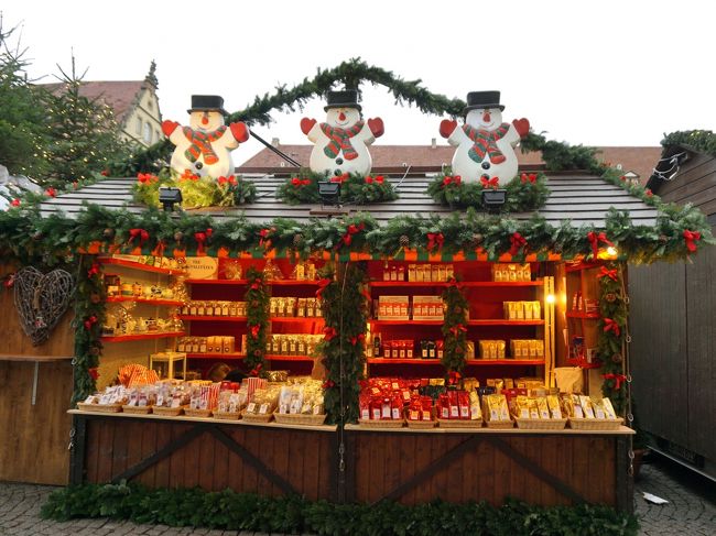 紅茶のお店、雪だるまが可愛い。