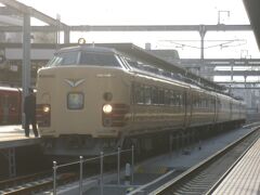 2012.05.05　大分
超絶逆光の中大分駅に到着！Tc車とMc車ではちょっと表情の違うＤｏ３２編成なのであった。