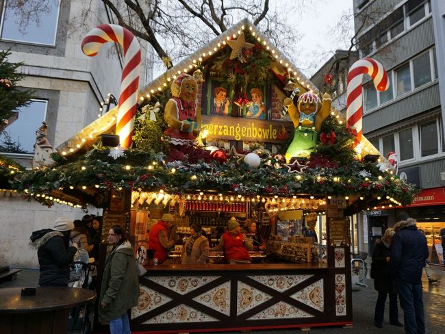 と思いつつも、屋台の写真を撮ったり。（^^;