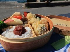 「豊島鮮魚」会期限定販売の弁当。
