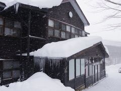 小学校の建物を移築したという大釜温泉。
今度、訪れる時には入ってみたいです。
