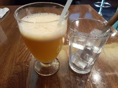 軽めの昼食 cafe perry berry

コールドプレスでしぼったりんごです。