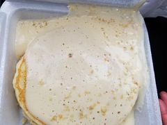 妻の希望でブーツアンドキモズへ。
ココナッツソースのパンケーキを注文しました。
甘いですね。