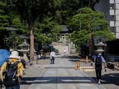 さて、次は櫻山八幡宮という神社に移動。
それにしても高山は暑いです。涼しい印象を持っていましたが、京都と変わらないぐらいに暑かったです…。