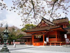 駿河国一宮である浅間大社の主祭神は「木花之佐久夜毘売命」。富士山八合目以上を御神体として管理しています。
なお、本宮社殿は、慶長９年（1604）徳川家康が奉賽のために造営したものです。