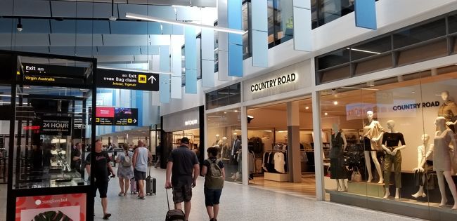 LCCなので仕方がございませんが、バゲージクレームまでは結構歩きます。