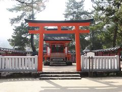 厳島神社を出て右手に進むと海辺沿いにある小さな神社が「清盛神社」。

こちらも参拝し、宮島ロープウェイ 紅葉谷駅に向かいます。