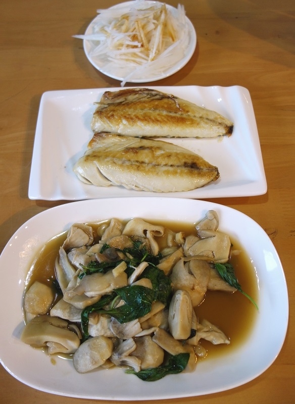 18日　　夕食<br />パックヘットファン　<br />塩サバ<br />刻み大根