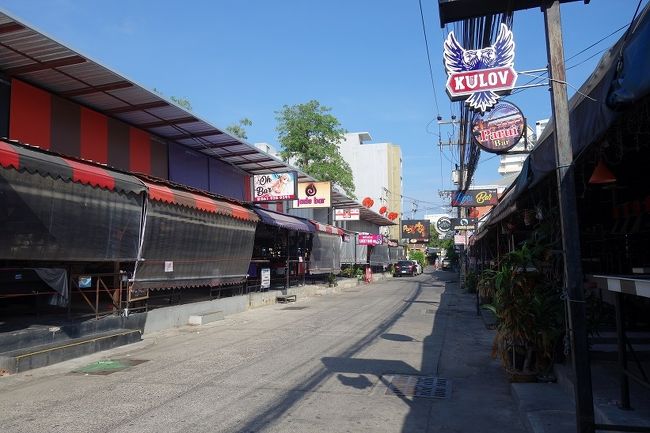 バービアは残念ながら、摘発を恐れて夜もほぼどこも営業していません。