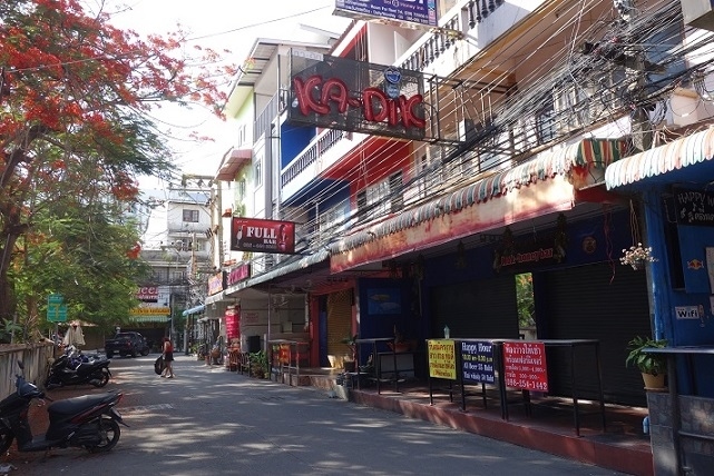 19日　8：20　<br />ヨーグルトを買いにセカンドロードからソイハニーを通る。<br />