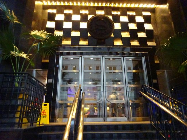 ネイザンロード側のホテル入り口。