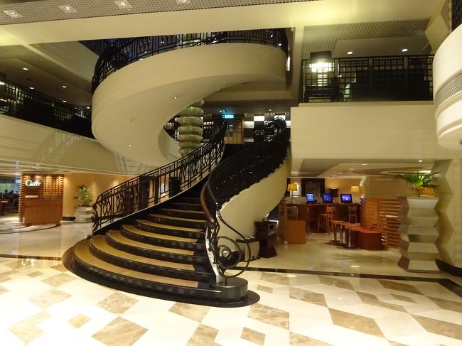 こじんまりとした落ち着いたロビーです。