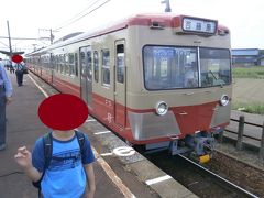  西藤原行きの列車に乗り丹生川駅までやってきました。この車両だけ西武カラーに変更されています。