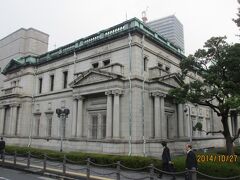 日本銀行大阪支店　初日にホテルに行く途中、高速道路ぞいにバスの中から見えたので朝散歩できました。