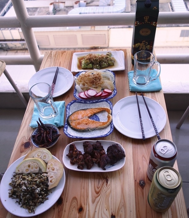 19日　　夕食<br />揚げ鶏内臓　焼き鮭　野菜　焼きナスビ<br />