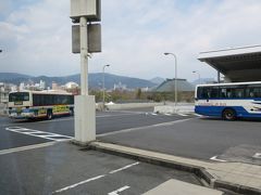 ひろしま美術館から、徒歩で広島バスセンターまで移動し、11:55発 呉行きの高速バス(720JPY/人)に乗り、45分ほどの移動時間です。

なかなか効率的な移動となり、ちょっとだけ得した気分(笑)。