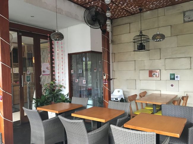 他にお客さん誰もいなーい<br /><br />ホテルのスタッフさんがすぐ気づいてくれたので<br />朝食をお願いしました<br />