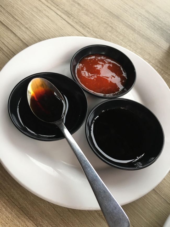 辛いソースを少しもらいました<br />お醤油みたいなのもくれた<br /><br />最近辛い食べ物が好き