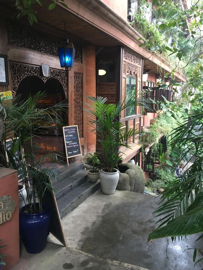 敷地の中にはたくさんの建物に分かれて<br />いくつもスタジオがありました