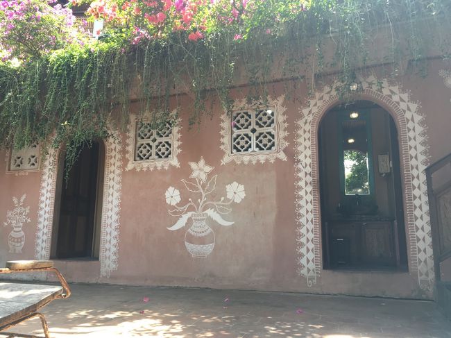 ここトイレだって～～<br />入りたかったけど混んでたので断念<br /><br />あ、別のトイレに入ったのでした。<br />そこもなかなか良かった<br /><br />今回の旅、トイレもいちいち紹介してる笑