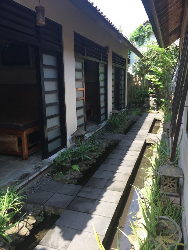 まずはサロン（巻くやつ）に着替えるため<br />受付から個室の施術室に案内されます<br />そこでは着替えだけ、クリームバスはまた別の部屋でした