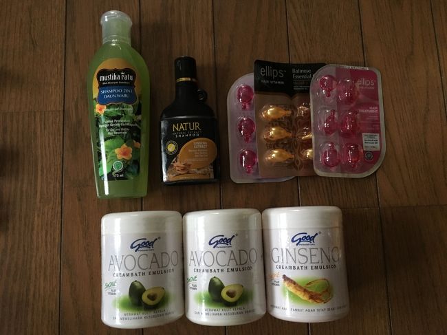 musutika ratuのシャンプーはあんまりよくなかった・・（好みですが）<br />NATURもシャンプー。こっちのがさっぱり洗えてよかった<br /><br />ellipsのバリニーズフラワー（プルメリアの香り）を発見！！新発売？<br />ちょっとクセのある香りだけど私は好きです<br />ピンクのは定番だけど、たまにバリニーズフラワーも日本の薬局で見かけるのでついつい買ってしまいます＾＾<br /><br />goodのクリームバス<br />毎日やりたいくらい大好きなクリームバス<br />もっと大量に買って帰ろうとしてたけど他のものも色々重くて無理だった・・