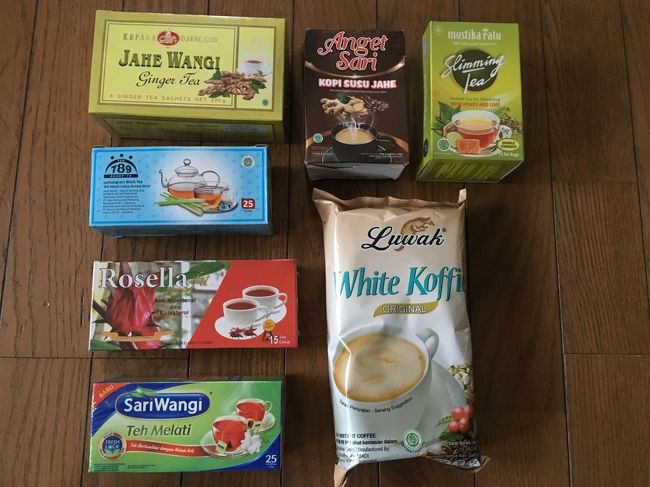 お茶とかコーヒー<br />お茶大好きなので旅行のたび大量購入<br /><br />ジンジャーティー（お砂糖入ってるパウダータイプ）<br />レモングラスティー<br />ロゼラティー（はちみつを入れて飲むと美味しい）<br />ジャスミンティー<br /><br />コーヒーもパウダータイプで甘いやつ。