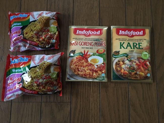 インスタントラーメン　ジャンキー代表。たまに食べたくなる味！<br />ナシゴレンの素　まだ食べてないけど・・賞味期限長いから大丈夫<br />KAREという名のカレー　スパイスはきいてるけどあんまり辛くない