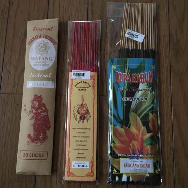 お香<br /><br />普段使わないくせに<br />バリの道端にお供えしてあって・・つい欲しくなってしまったもの