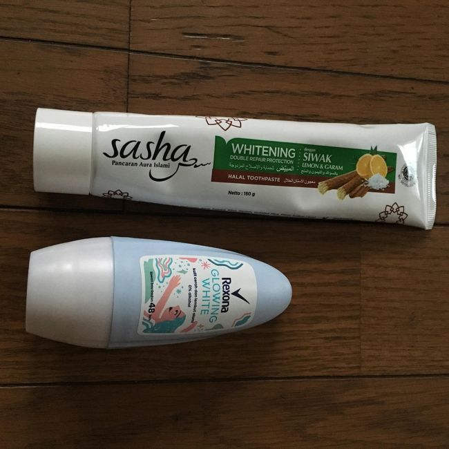 歯磨き粉とデオドラント<br /><br />お土産は普段使うものを買うことが多いです<br />旅行から帰っても思い出に浸りながら過ごせるから＾＾<br /><br />特に歯磨き粉が好きで色々試してます