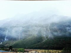 2日目はミルフォードサウンドへ。
あいにくこの日は雨。