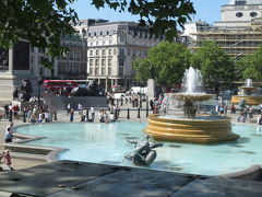 14:30
トラファルガー広場。

1805年、
ネルソン提督率いる英艦隊が皇帝ナポレオンのフランス・スペイン連合艦隊を破ったトラファルガーの海戦を記念する広場。
