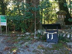 三軒茶屋跡から40分。熊野本宮大社の鳥居が見えてきます。
そのすぐ手前に「祓殿（はらいど）王子」がありました。
