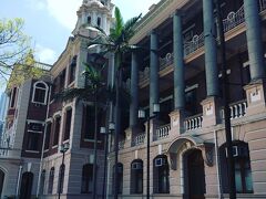 香港大学

1911年創立の総合大学。前身の大学は1887年創立、孫文も卒業生なんだって。
古い部分はイギリス建築。