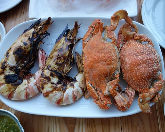 海老1Ｋｇ　700Ｂ　2匹で500ｇありましたので350Ｂ　≒　1250円　◎<br />蟹は味噌が有るメスを選び1Ｋｇ　400Ｂ　2匹で400ｇ160Ｂ　≒　570円〇