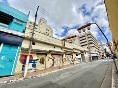 【旧日本人街、リベルダージのいま】

Rua Americo de Camposという道で、右の黄色い壁の向こうは「1 Distrito Policial SE（文民警察）」の建物です。



