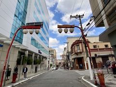 【旧日本人街、リベルダージのいま】

土曜日の日中......


写真：左は、バンデランティス病院