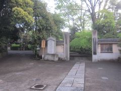 そのお隣に並ぶのが広徳寺
小田原に早雲寺の子院として創建､徳川家康が神田に再興､寛永12年に下谷に移転し､加賀前田家などを檀家とした江戸屈指の大寺院だったそう
関東大震災で焼失し区画整理のため墓地をこちらに移して別院とし､昭和46年に本坊も移転してきた