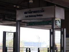 夕方まで時間があるので、バンコクでのローカルな街を散策。

空港に戻ることも考えて、空港から一つ目の駅「ラートクラバン」にて下車。