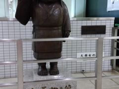 国際会館駅では、大原女の像が出迎えてくれました。