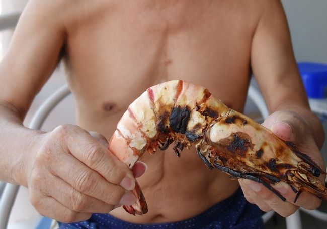 海老は海のもので今まで食べた中で1番大きな海老でした。<br />刺し身と海老でお腹がいっぱいになりました。<br />