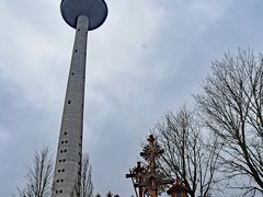 2月29日。タクシーでテレビ塔に向かった。テレビ塔は情報を世界に発信するから、ソ連軍の標的になったのである。近くに犠牲者を弔う十字架があった。

ビリニュスのテレビ塔が陥落すると、カウナスの放送局が情報を流し続けた。