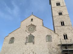 トラーニ大聖堂は
池田先生の本「イタリア・ロマネスクの旅」では表紙にもなってます