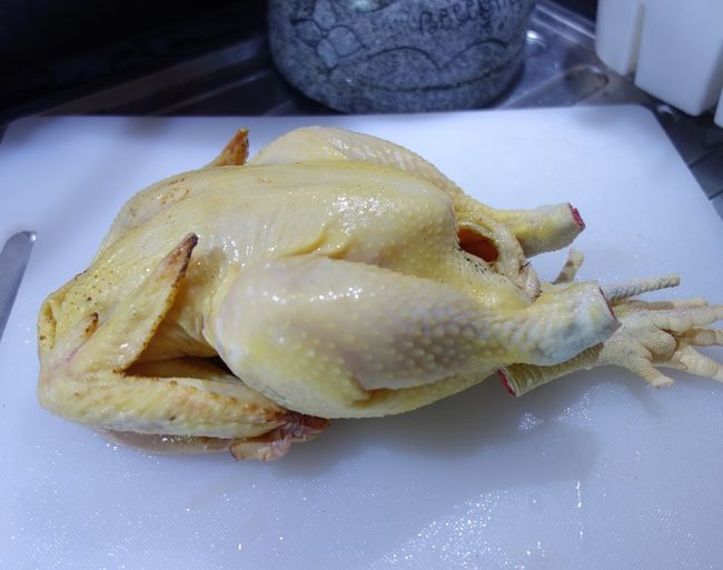 鶏肉1羽．．．冷凍室へ