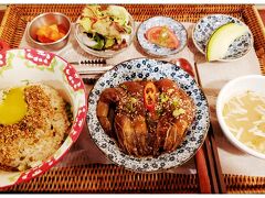 少年食堂(ソニョンシッタン)
弘大入口駅7番出口から徒歩4分
海老の醤油漬けご飯(カンジャンセウパッ)
10,000ウォン
ご飯にふりかけがかかってて、なぜふりかけ？と思ったけど、ふりかけ大事でしたw
美味しすぎた(*´艸｀*)