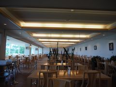 お昼前には宿泊地である「石垣島ビーチホテルサンシャイン」に到着。
チェックインの手続き後、1階レストランにて早めのお昼を食べることにしました。