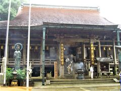 那智大社のすぐ近くには「那智山青岸渡寺」というお寺がありました。

次は那智の滝を見に行きます。