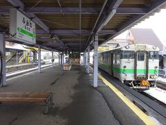 【その２】からのつづき

新得駅から不通区間の代行バス、そして東鹿越駅から列車を乗り継いで、富良野駅に着いた。
富良野自体は家族旅行でも来ているけど、列車で来たのはいつ以来だろ。