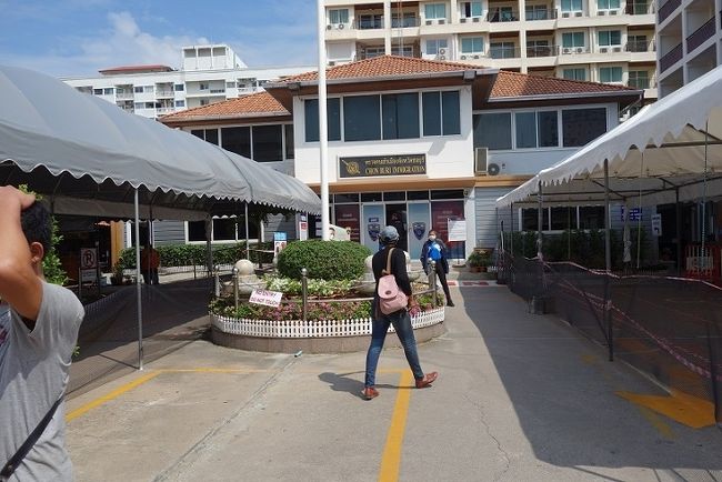 24日　午後2時　ジョムテエンのイミグレーションに行き1年ビザ、そしてマルチプル（1年間出入り自由）を取得しました。<br />銀行で預金証明書　100B<br />1年ビザ　　　　1900B<br />マルチプル　　　3800B<br />その他写真2枚　コピー代金、少々でした。