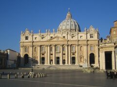 ぐるぐるとローマを周り、
サンピエトロ大聖堂に到着です。
いいお天気！